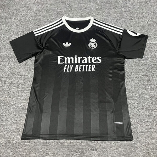 25-26 fan version of the Real Madrid goalkeeper jersey